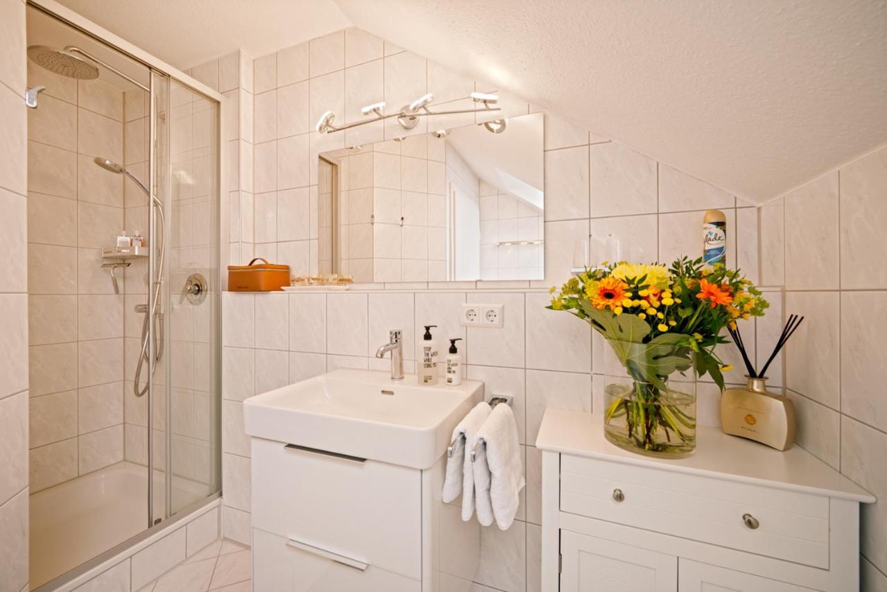 Wohlfuehl-Apartment Irisbluete Mit Privatstrand Friedrichshafen Exterior photo